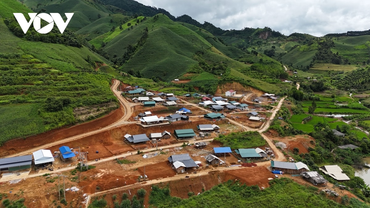 an cu - niem vui nam moi cua dong bao mien bien vien son la hinh anh 2