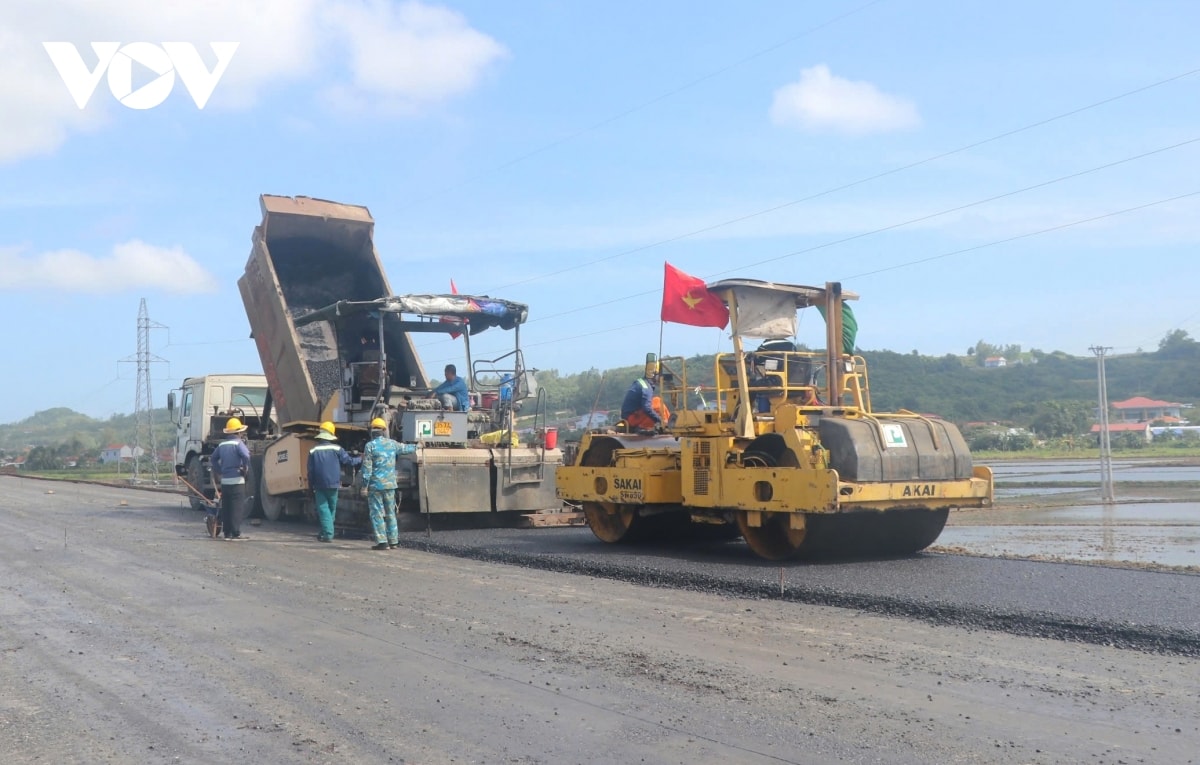 tham nhung met nhua dau tien tren cao toc chi thanh - van phong hinh anh 4