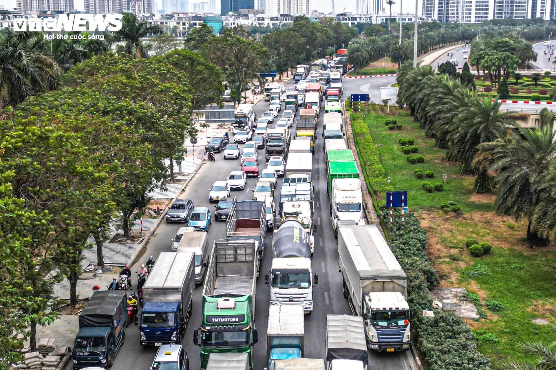 Người Hà Nội vật lộn với cảnh ùn tắc từ sáng đến tối ngày cuối tuần - 3