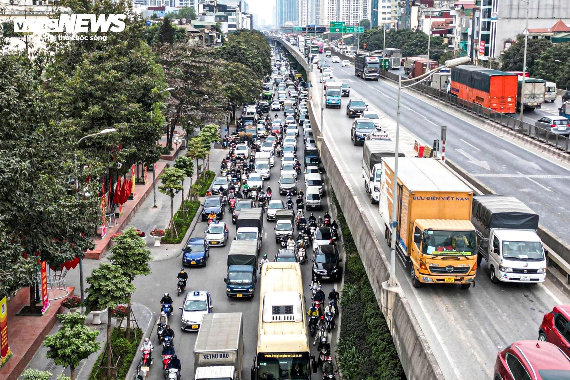 Người Hà Nội vật lộn với cảnh ùn tắc từ sáng đến tối ngày cuối tuần - 5