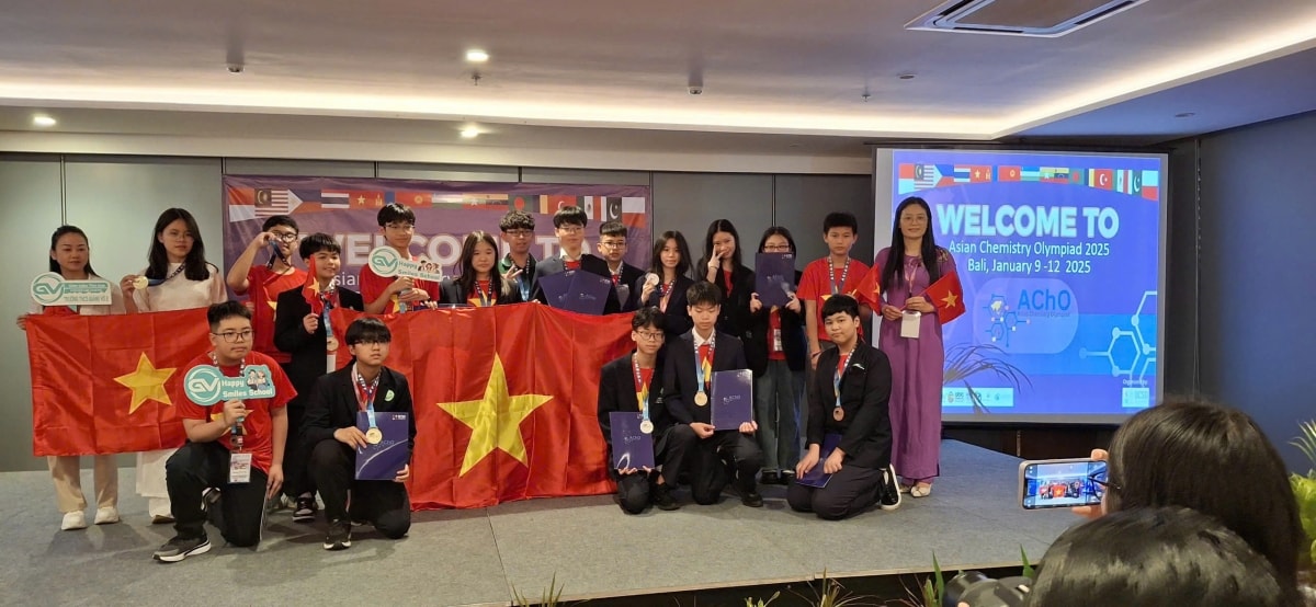 hoc sinh viet nam gianh 9 huy chuong vang, bac tai olympic hoa hoc chau A hinh anh 1