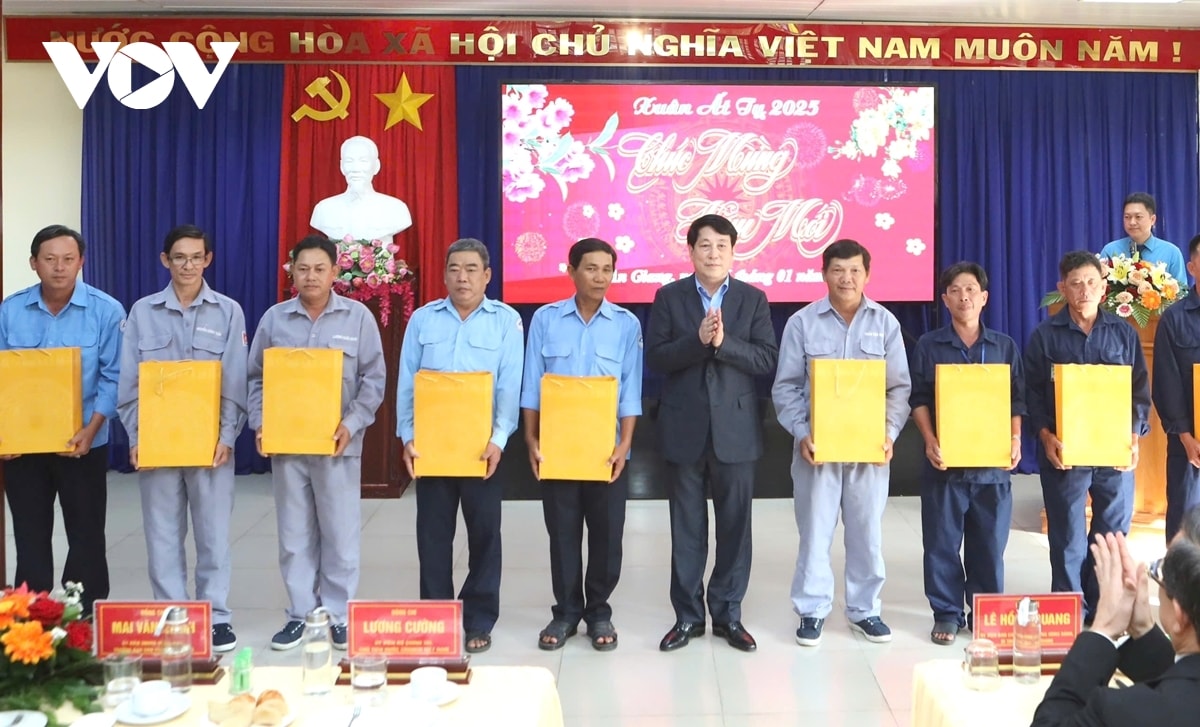 chủ tịch nước thăm, chúc tết Đảng bộ, chính quyền và nhân dân tỉnh an giang hình ảnh 1 chu tich nuoc tham, chuc tet Dang bo, chinh quyen va nhan dan tinh an giang hinh anh 1