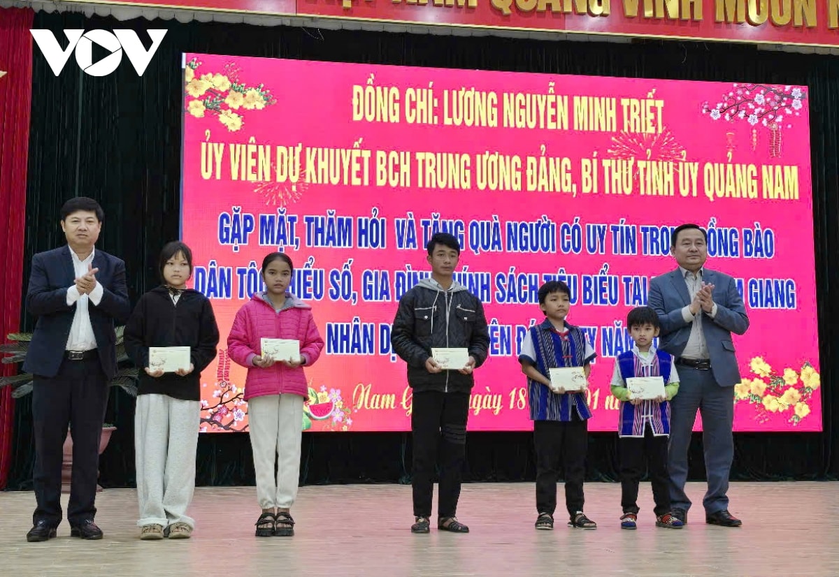mang tết đến đồng bào miền núi quảng nam hình ảnh 4 mang tet den dong bao mien nui quang nam hinh anh 4