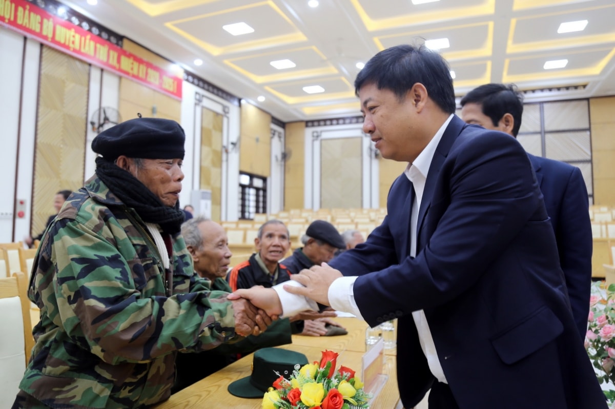mang tết đến đồng bào miền núi quảng nam hình ảnh 1 mang tet den dong bao mien nui quang nam hinh anh 1