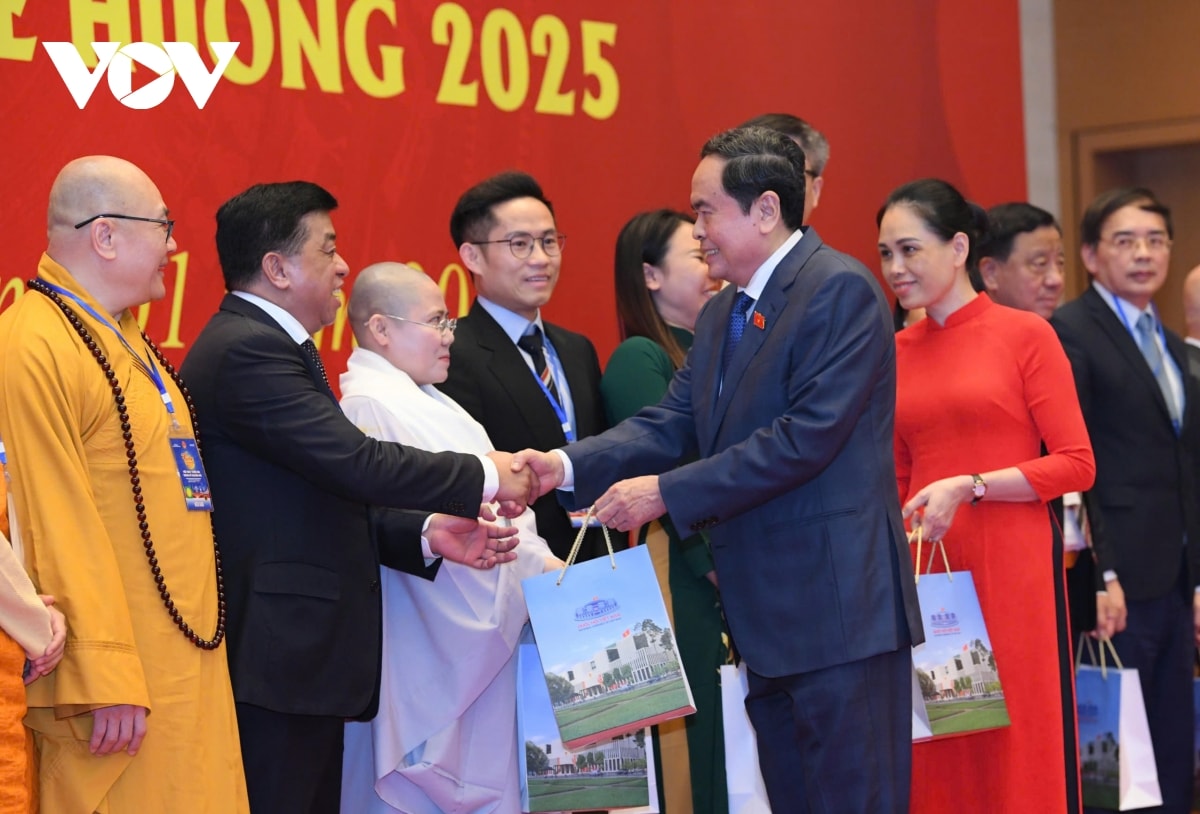 chủ tịch quốc hội gặp mặt đại diện cộng đồng người việt nam ở nước ngoài hình ảnh 4 chu tich quoc hoi gap mat dai dien cong dong nguoi viet nam o nuoc ngoai hinh anh 4
