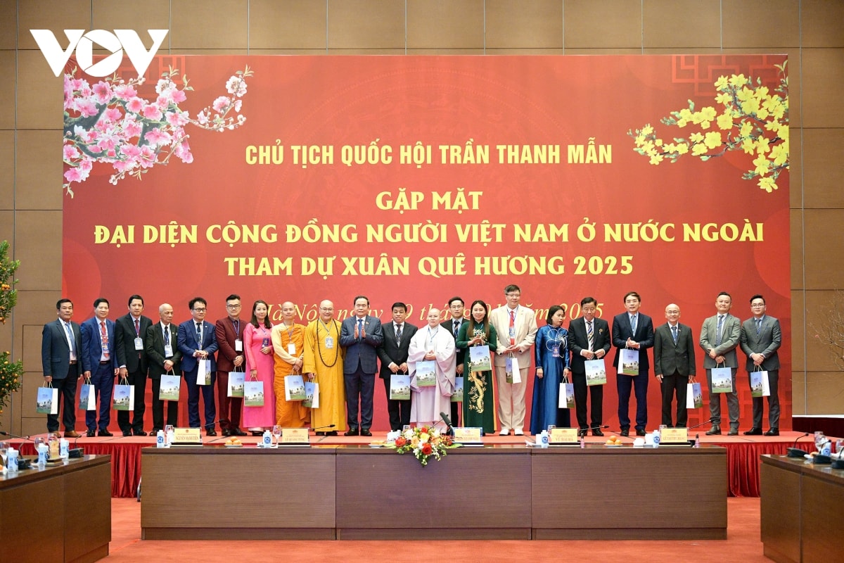 chu tich quoc hoi gap mat dai dien cong dong nguoi viet nam o nuoc ngoai hinh anh 1