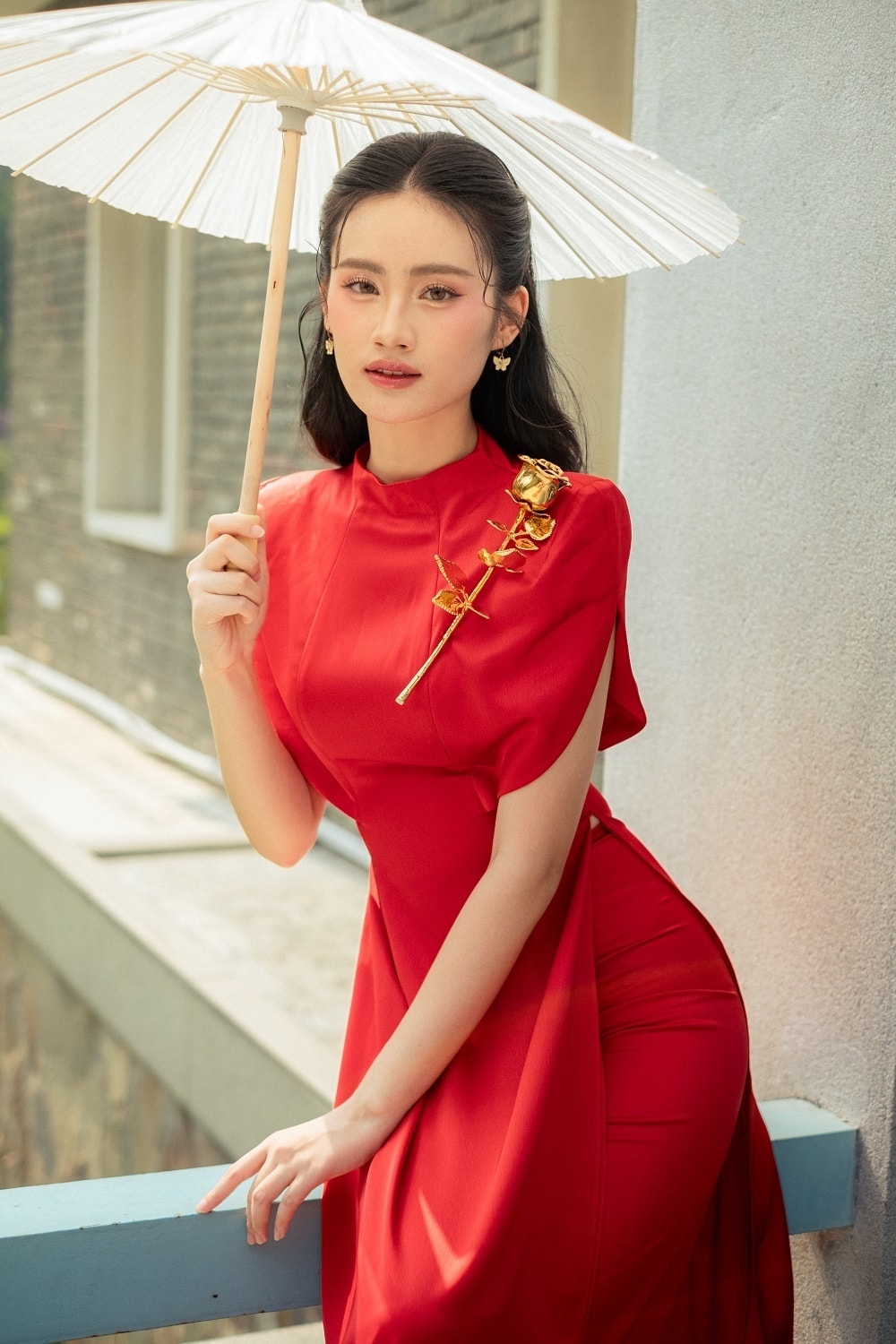 Hoa hậu Ý Nhi khoe nhan sắc rực rỡ trước khi lên đường thi Miss World - 16