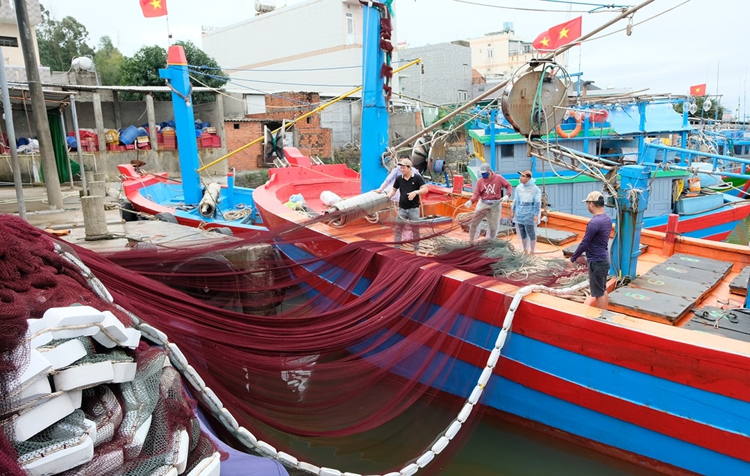 nhung ngu dan danh bat hai san xuyen tet tren bien truong sa hinh anh 2