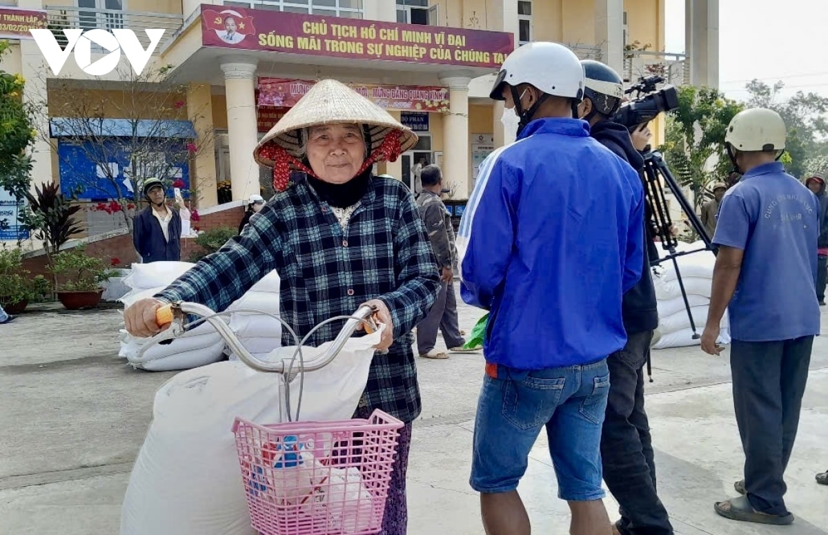 Dak lak cap gan 900 tan gao ho tro nguoi dan truoc tet At ty hinh anh 2