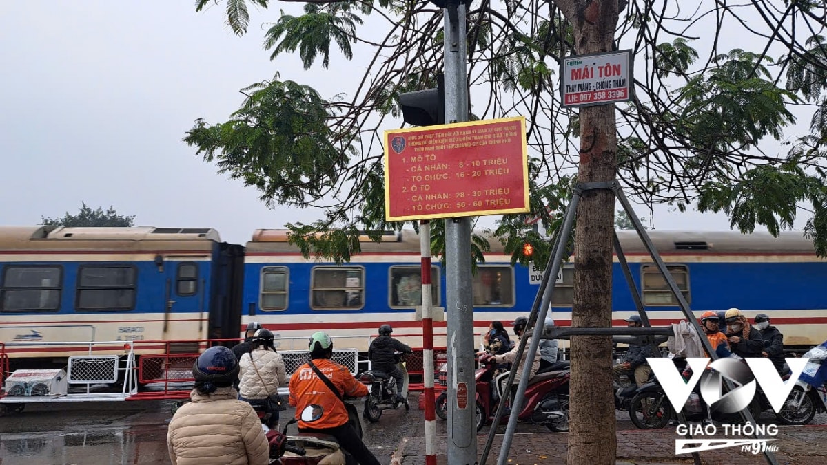 ha noi gan bien thong bao muc phat giao thong, nguoi dan noi gi hinh anh 2