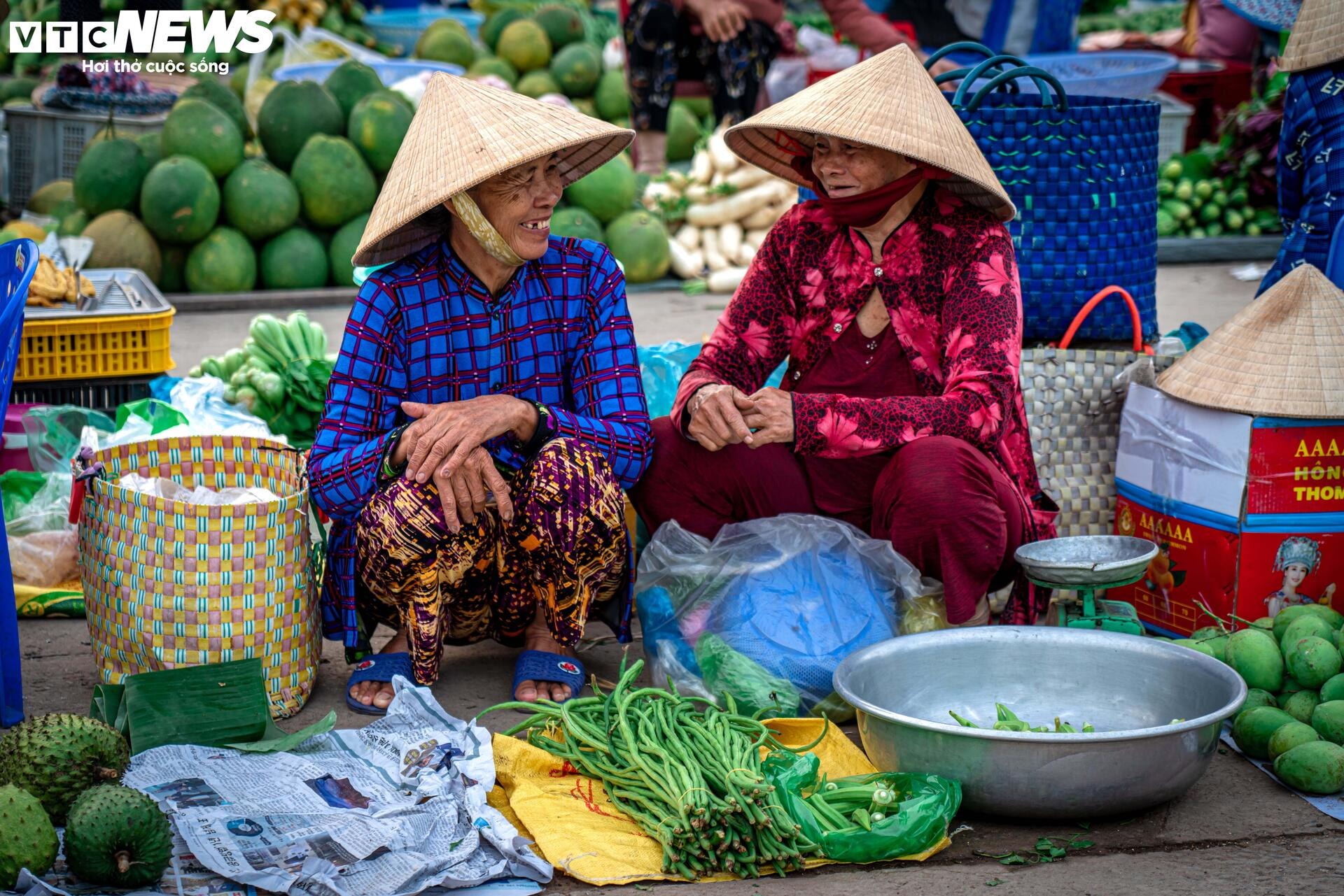 Sắm Tết ở chợ có tên độc đáo nhất miền Tây  - 12