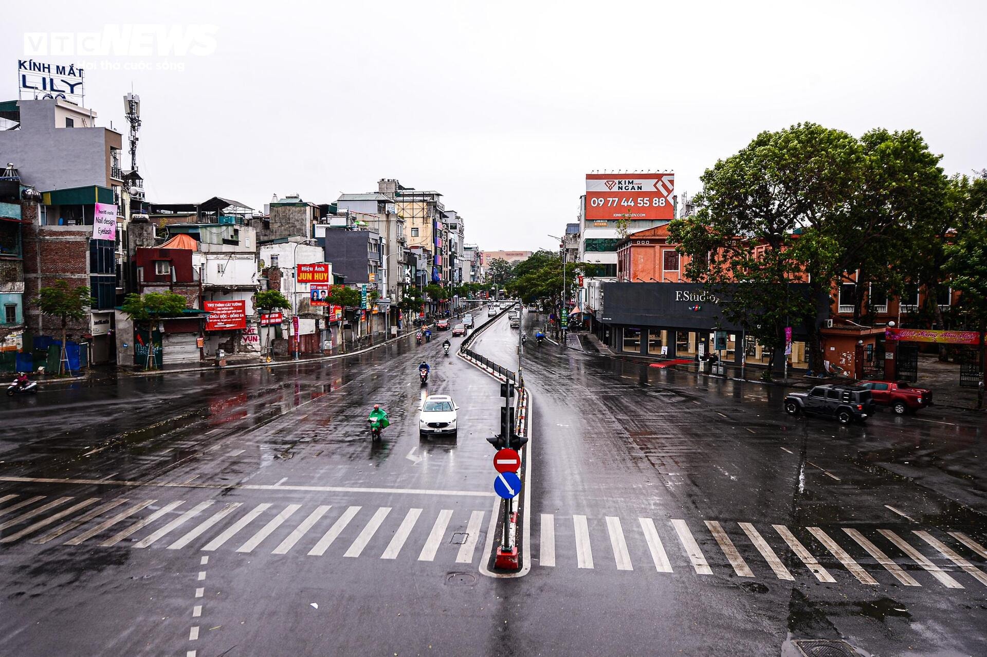 Cảnh khác lạ tại các 'điểm đen' giao thông Hà Nội sáng 27 Tết - 16