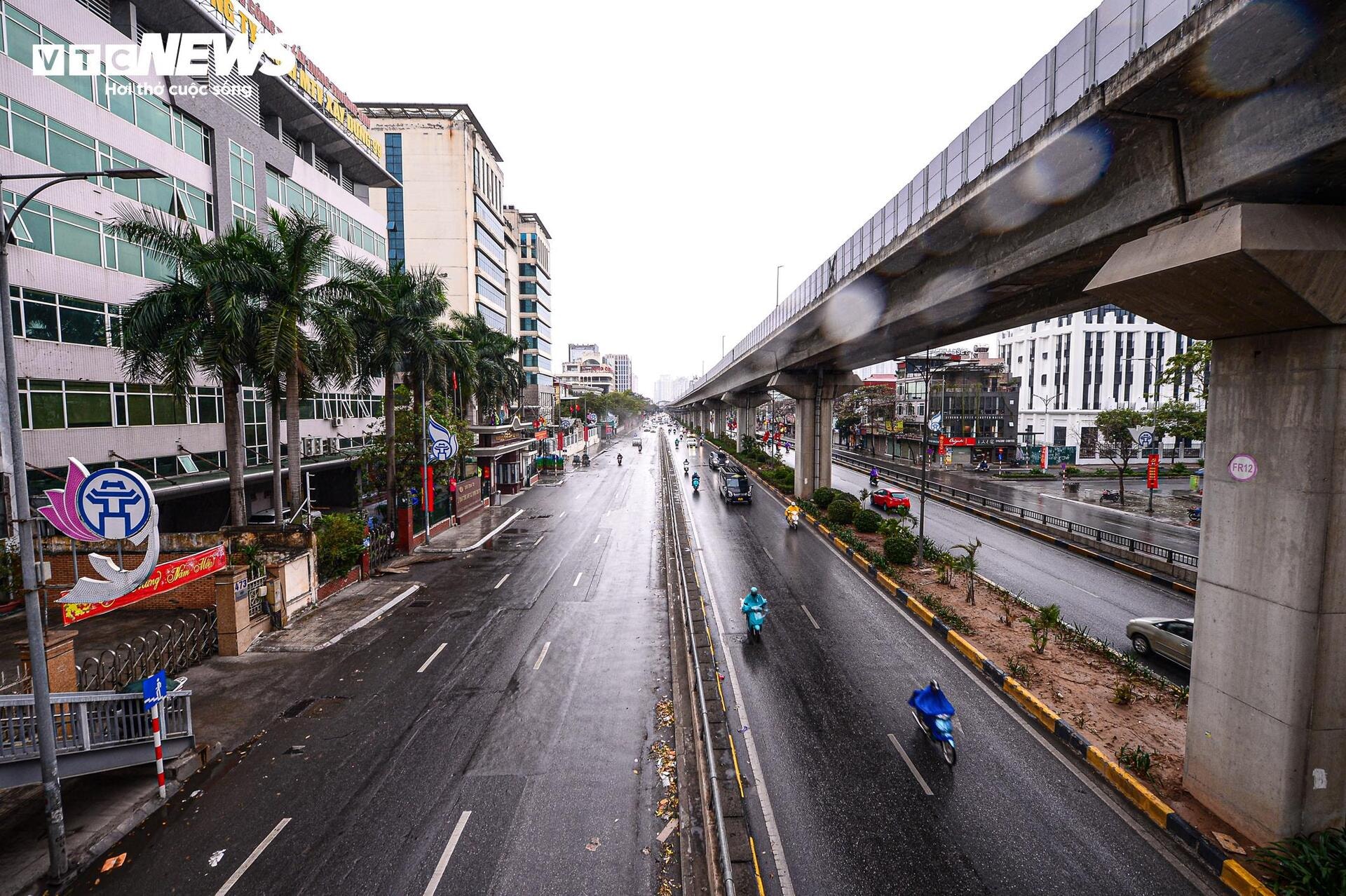 Cảnh khác lạ tại các 'điểm đen' giao thông Hà Nội sáng 27 Tết - 5