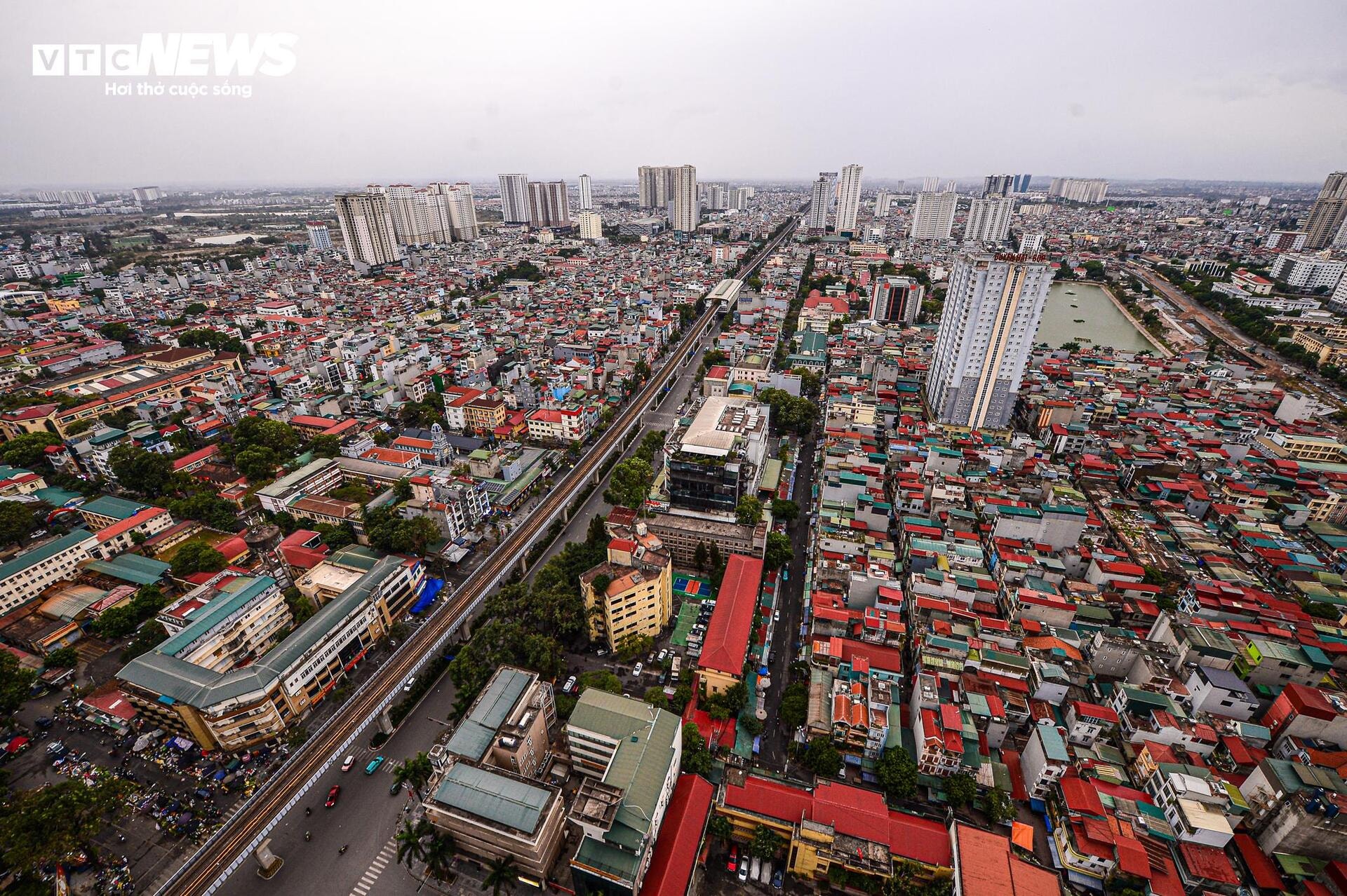 Cảnh khác lạ tại các 'điểm đen' giao thông Hà Nội sáng 27 Tết - 1