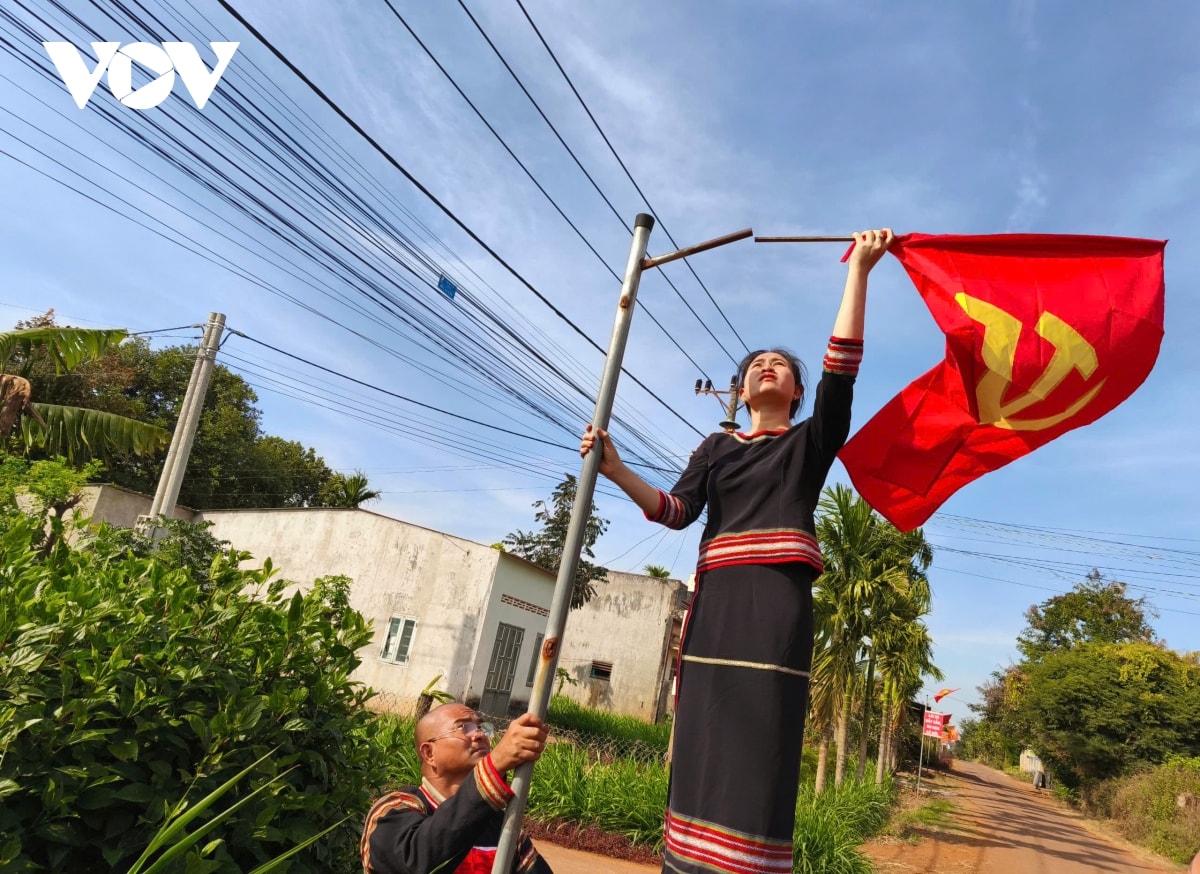 rực rỡ đường cờ tổ quốc ở cư mgar, Đắk lắk hình ảnh 4 ruc ro duong co to quoc o cu mgar, Dak lak hinh anh 4
