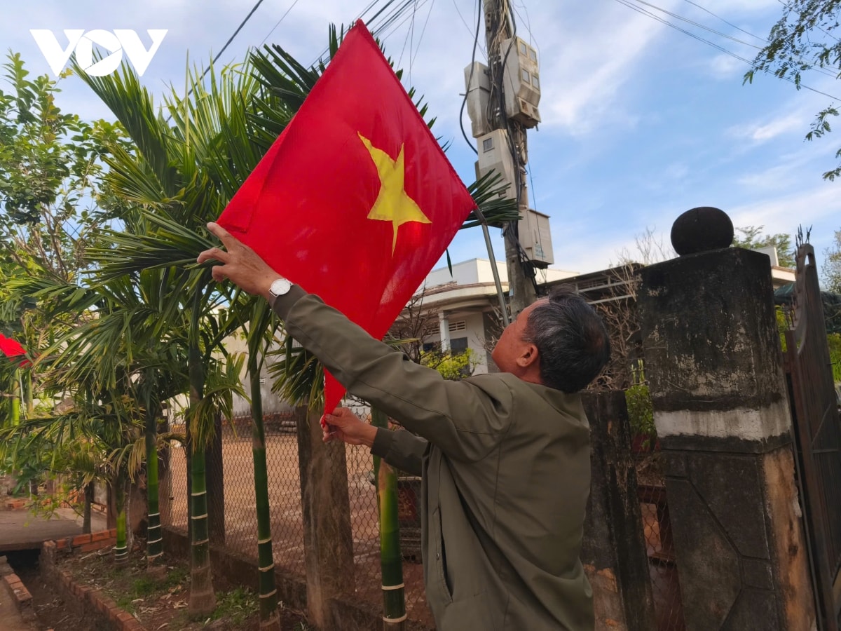 rực rỡ đường cờ tổ quốc ở cư mgar, Đắk lắk hình ảnh 3 ruc ro duong co to quoc o cu mgar, Dak lak hinh anh 3