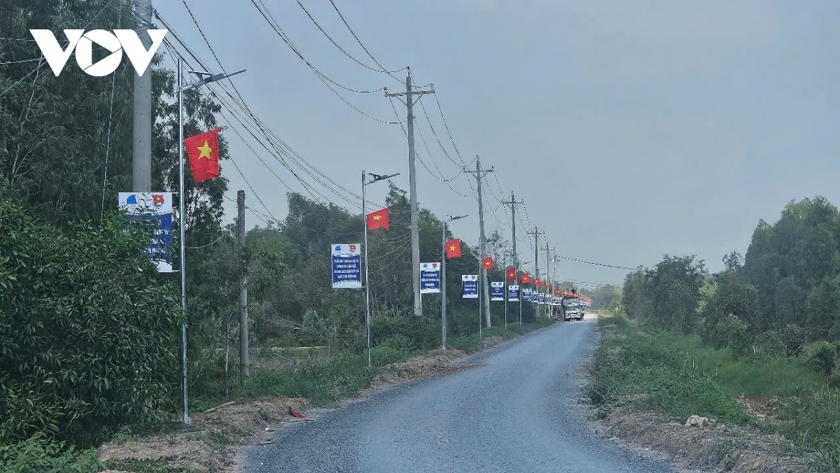 bi thu chi bo ap vung bien guong sang noi tuyen dau to quoc hinh anh 4