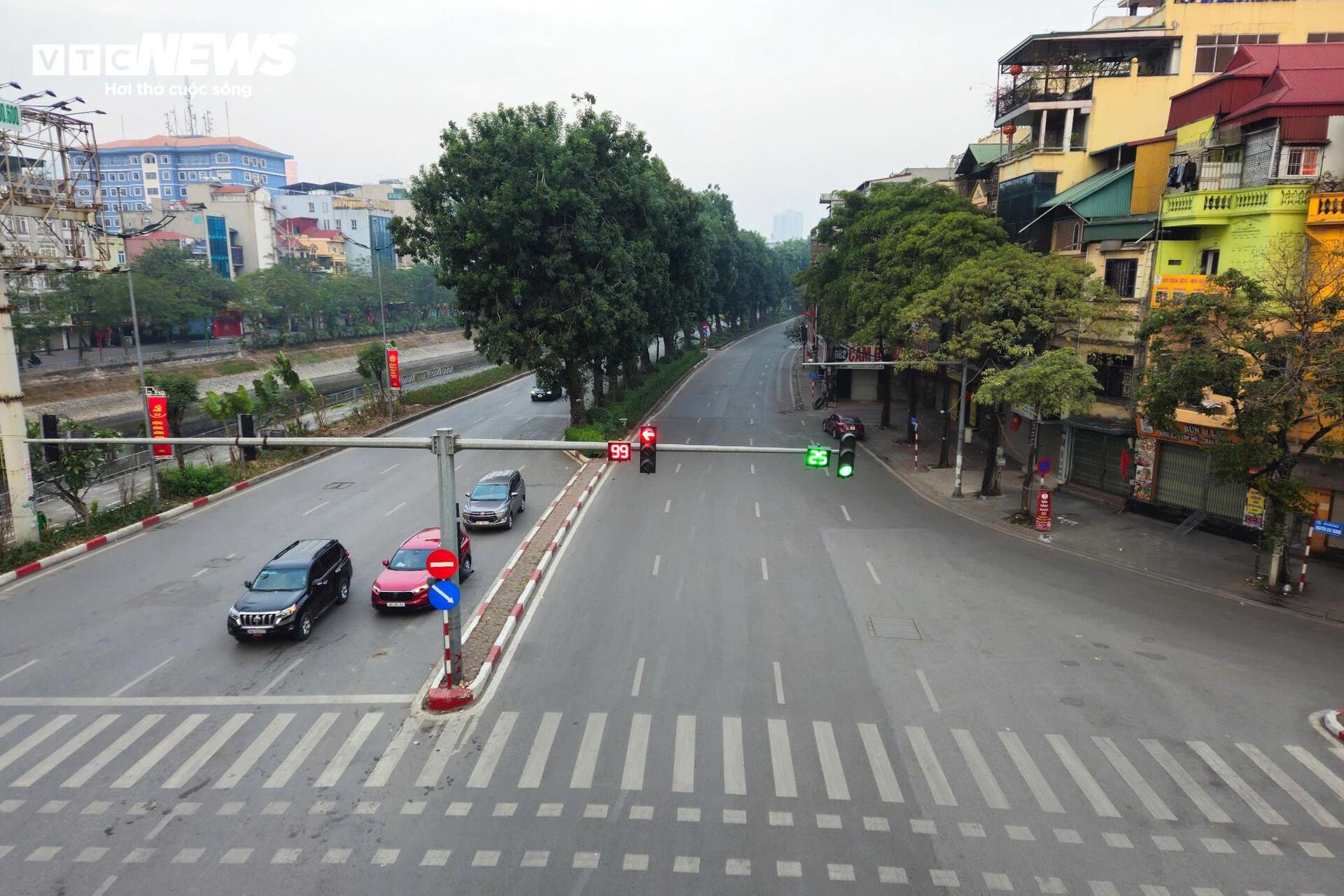 Hà Nội vắng lặng, yên bình trong sáng mùng 1 Tết - 11