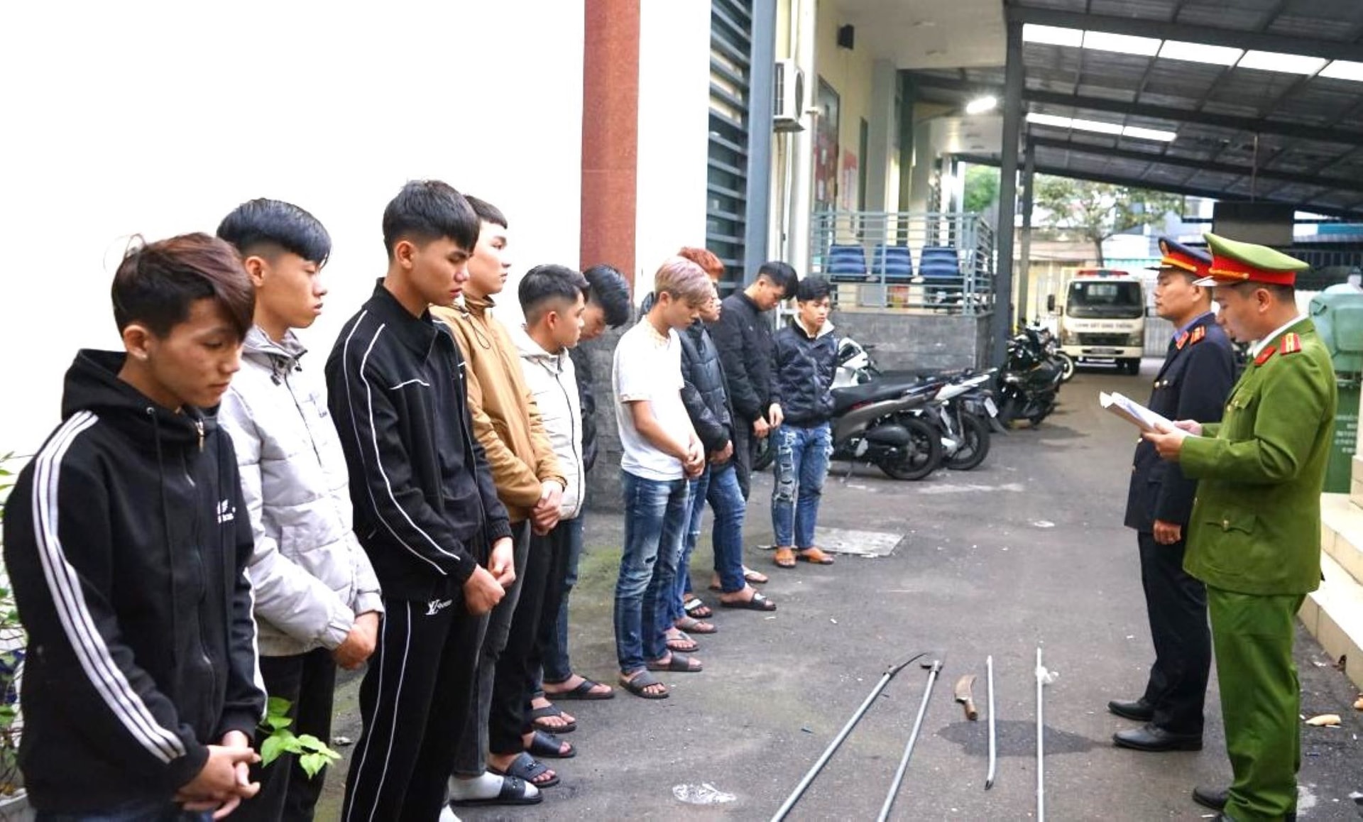 Cơ quan công an khởi tố, bắt giam nhóm thanh thiếu niên.