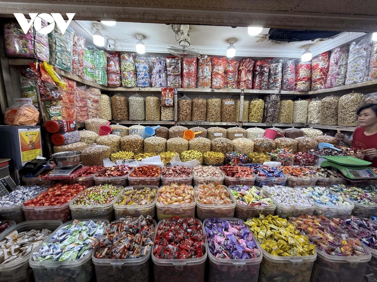 Tết ở Indonesia: Chậu quất nhập khẩu để bàn giá hàng triệu đồng hút khách - ảnh 8