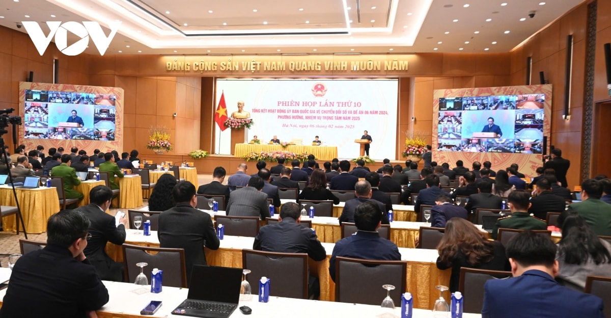 thủ tướng chủ trì họp tổng kết hoạt động chuyển đổi số quốc gia 2024 hình ảnh 1 thu tuong chu tri hop tong ket hoat dong chuyen doi so quoc gia 2024 hinh anh 1