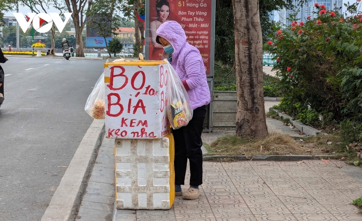 nguoi lao dong nhoc nhan muu sinh trong gia ret hinh anh 8