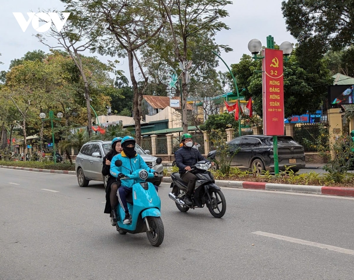 nguoi lao dong nhoc nhan muu sinh trong gia ret hinh anh 9