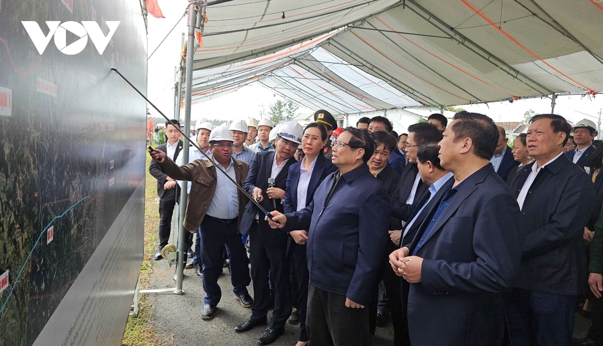 thủ tướng kiểm tra một số dự án giao thông trọng điểm tại quảng ngãi hình ảnh 1 thu tuong kiem tra mot so du an giao thong trong diem tai quang ngai hinh anh 1