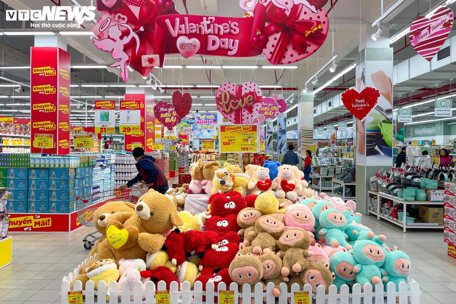 3 tiếng chốt 50 đơn, cửa hàng socola 'hốt bạc' mùa Valentine 2025 - 18