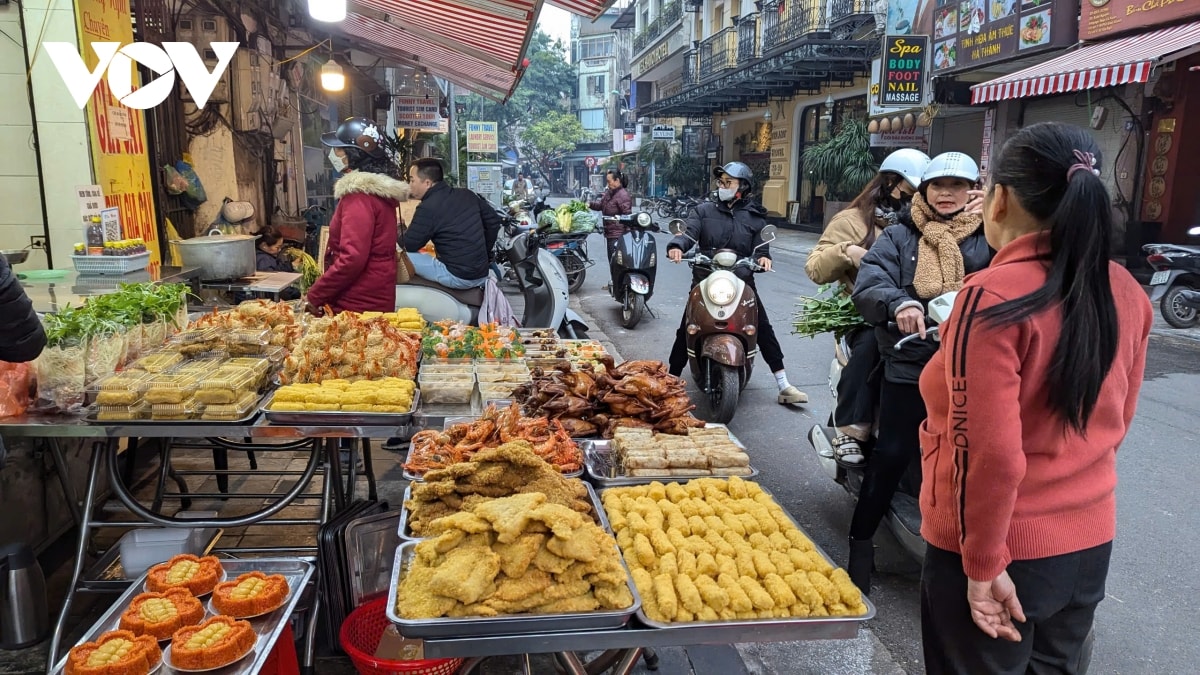  cho nha giau pho co ha noi tat bat truoc ngay ram thang gieng hinh anh 6