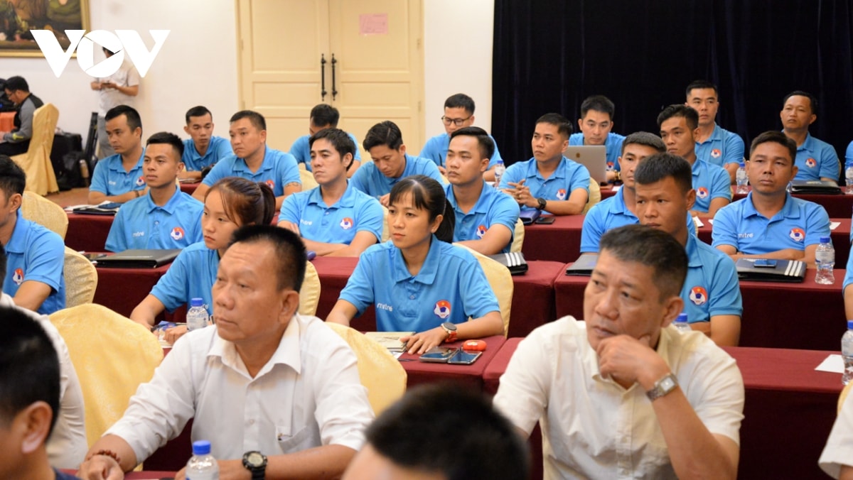 Đội ngũ giám sát, trọng tài tập huấn sẵn sàng cho mùa giải futsal 2025 hình ảnh 3 Doi ngu giam sat, trong tai tap huan san sang cho mua giai futsal 2025 hinh anh 3