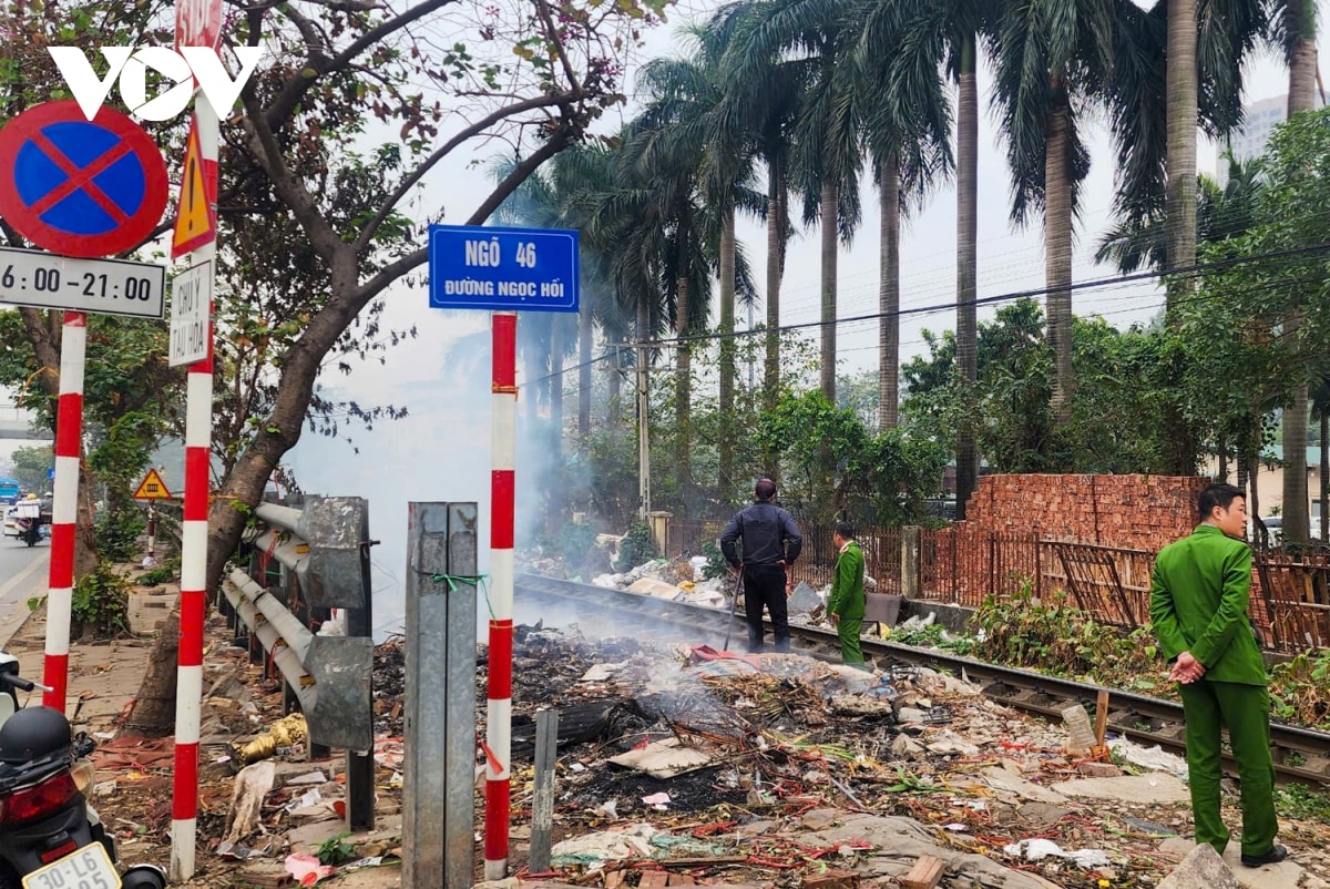 tai nan duong sat o nhung loi mo tai ha noi Da canh bao nhieu lan hinh anh 1