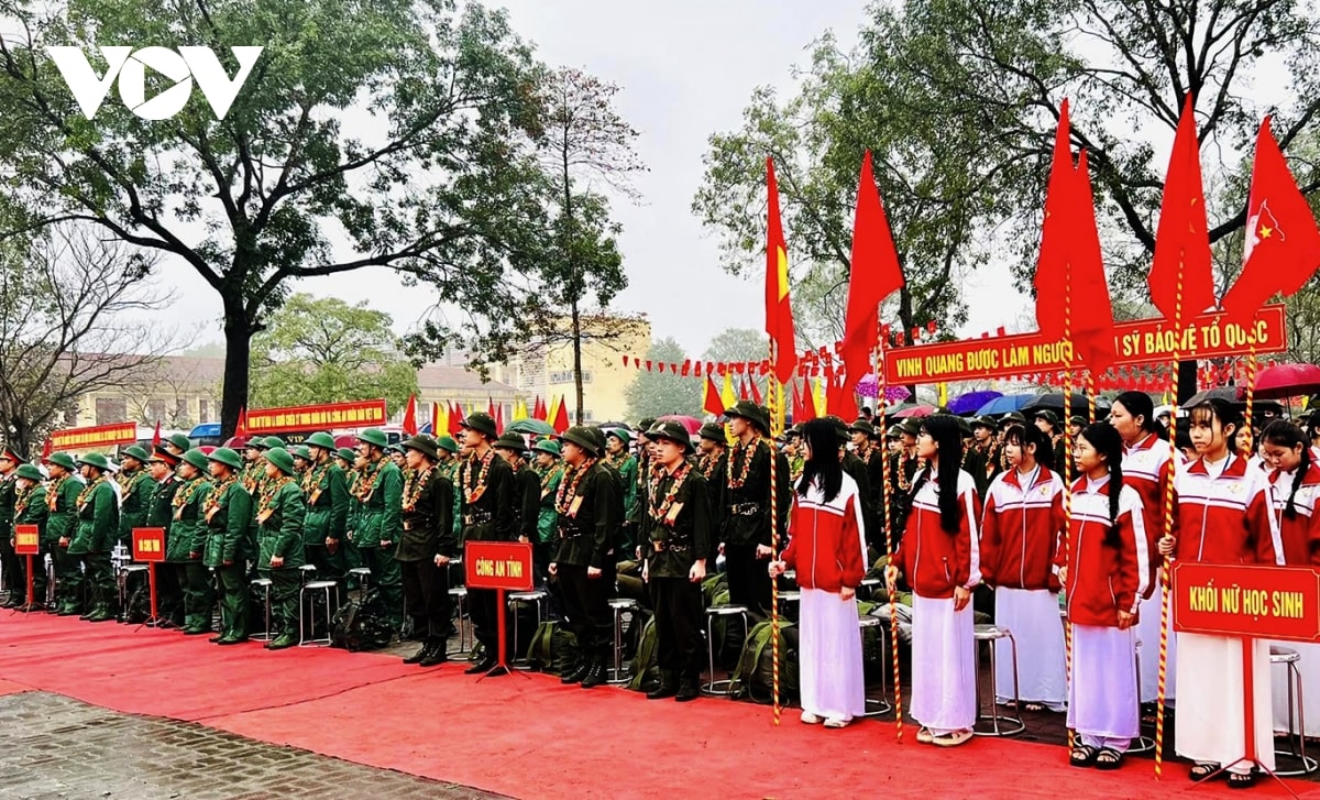 hang nghin thanh nien quang binh, hue, quang tri hang hai len duong nhap ngu hinh anh 13