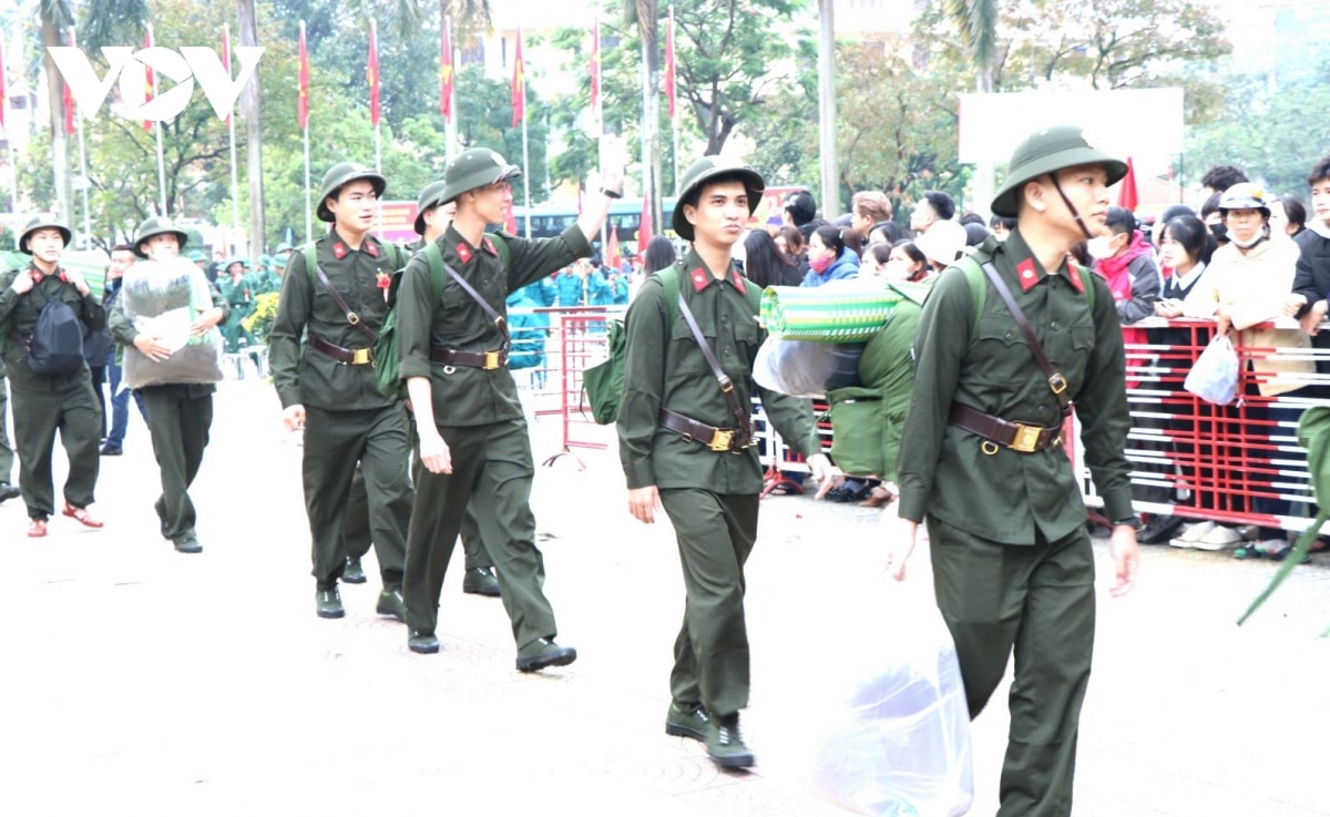 1570 thanh niên thành phố huế lên đường nhập ngũ nhiều tân binh là sinh viên Đh hình ảnh 6 1570 thanh nien thanh pho hue len duong nhap ngu nhieu tan binh la sinh vien Dh hinh anh 6