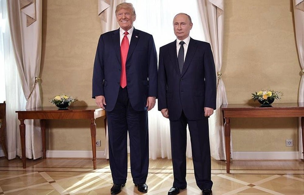 Tổng thống Mỹ Donald Trump (trái) và Tổng thống Nga Vladimir Putin (phải). (Ảnh: TASS)