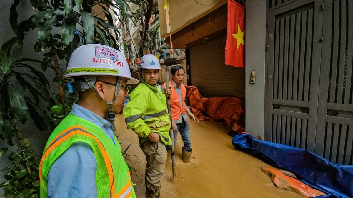 su co khi khoan duong ngam metro nhon - ga ha noi, 100 cong nhan dang khac phuc hinh anh 4