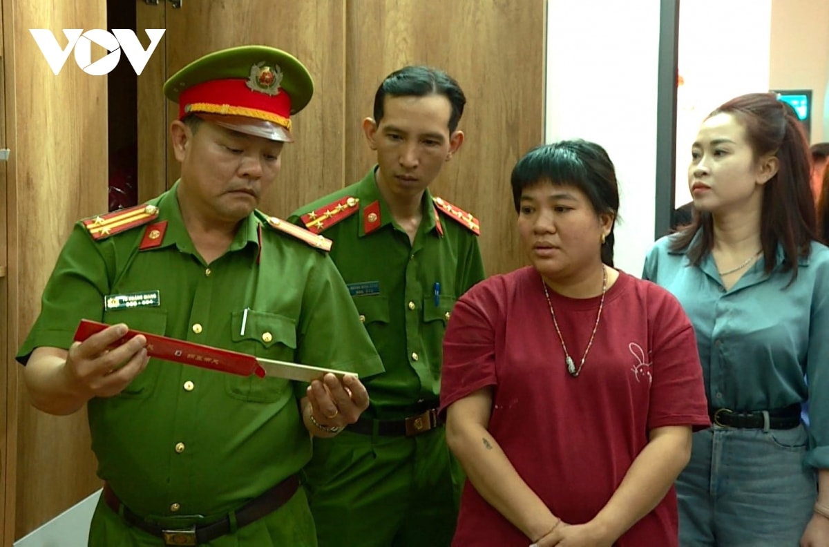 chi hàng chục tỷ đồng để mua pháp khí từ lời dụ dỗ của cặp vợ chồng lừa đảo hình ảnh 3 chi hang chuc ty dong de mua phap khi tu loi du do cua cap vo chong lua dao hinh anh 3