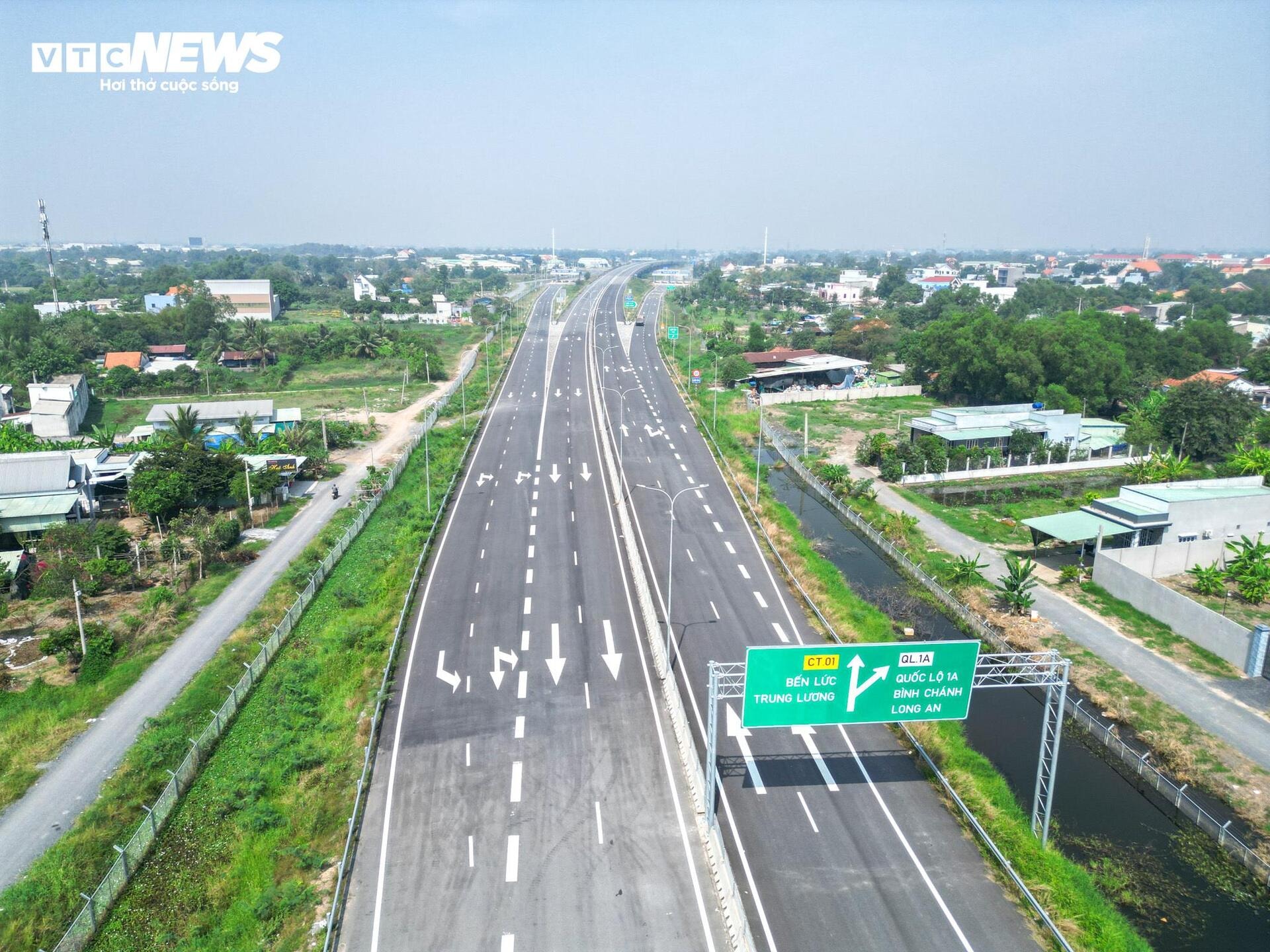 Cận cảnh gần 19 km cao tốc Bến Lức - Long Thành sắp thông xe - 2