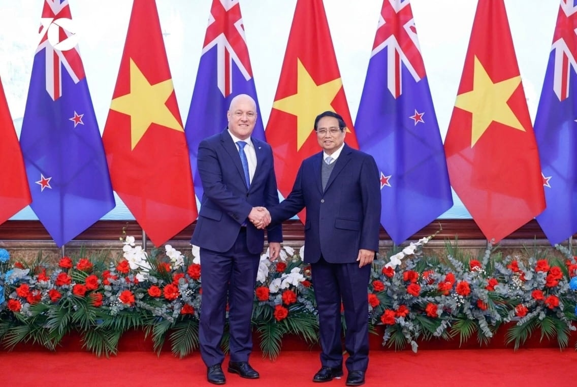 Thủ tướng Phạm Minh Chính và Thủ tướng New Zealand Christopher Luxon chụp ảnh chung trước hội đàm. (Ảnh: Lê Hoàng)