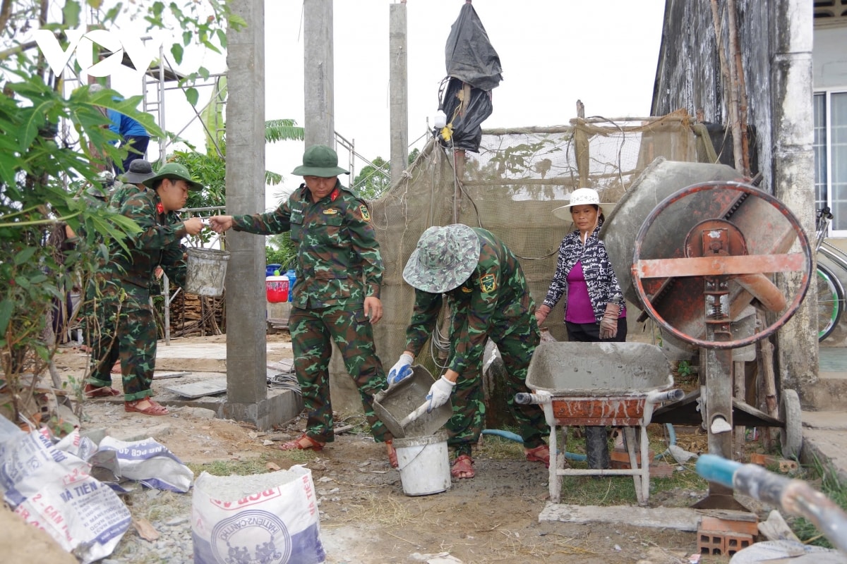 bo doi soc trang chung tay xoa nha tam, nha dot nat hinh anh 4