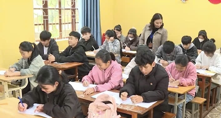 giáo viên trường miền núi tỉnh nghệ an dạy ôn miễn phí cho học sinh hình ảnh 1 giao vien truong mien nui tinh nghe an day on mien phi cho hoc sinh hinh anh 1