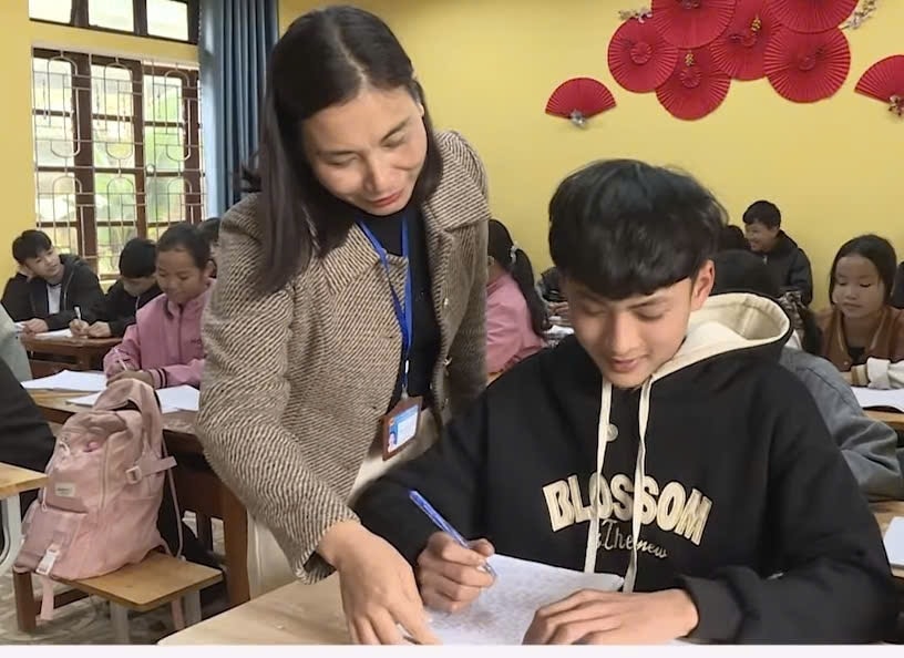giáo viên trường miền núi tỉnh nghệ an dạy ôn miễn phí cho học sinh hình ảnh 2 giao vien truong mien nui tinh nghe an day on mien phi cho hoc sinh hinh anh 2