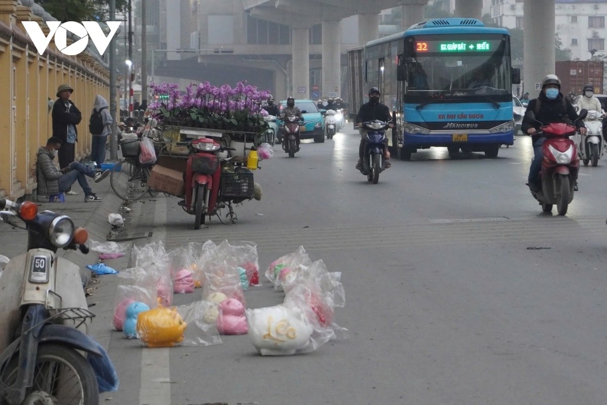 nhan nhan sap hang tu phat ngang nhien lan chiem long duong co quan chuc nang o dau hinh anh 7