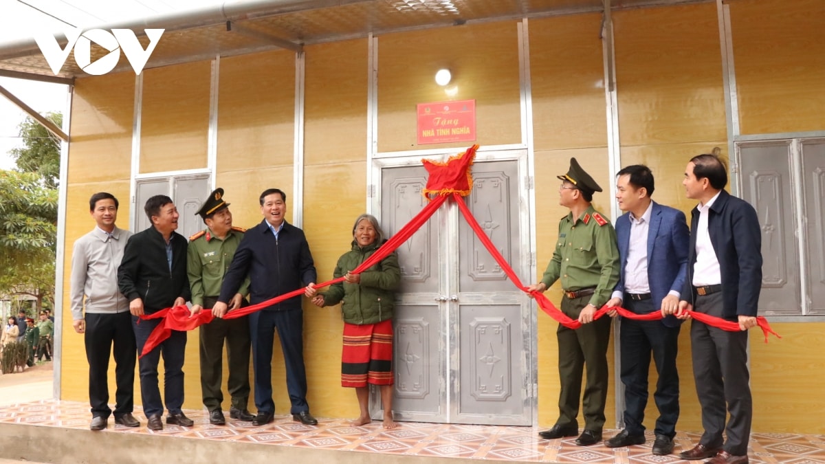 bộ công an khởi công xây dựng nhà ở tặng người nghèo tại quảng trị hình ảnh 1 bo cong an khoi cong xay dung nha o tang nguoi ngheo tai quang tri hinh anh 1