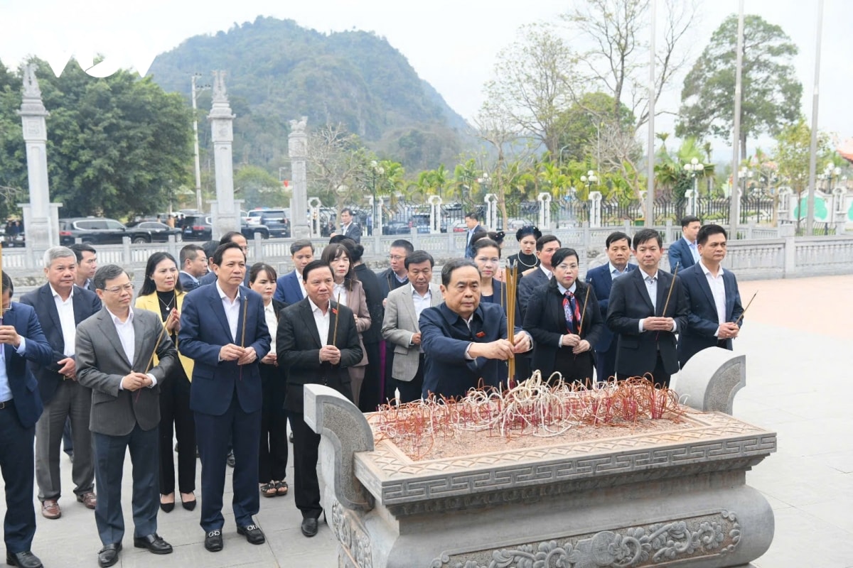 chủ tịch quốc hội dâng hương tại khu di tích lịch sử quốc gia đặc biệt tân trào hình ảnh 3 chu tich quoc hoi dang huong tai khu di tich lich su quoc gia dac biet tan trao hinh anh 3