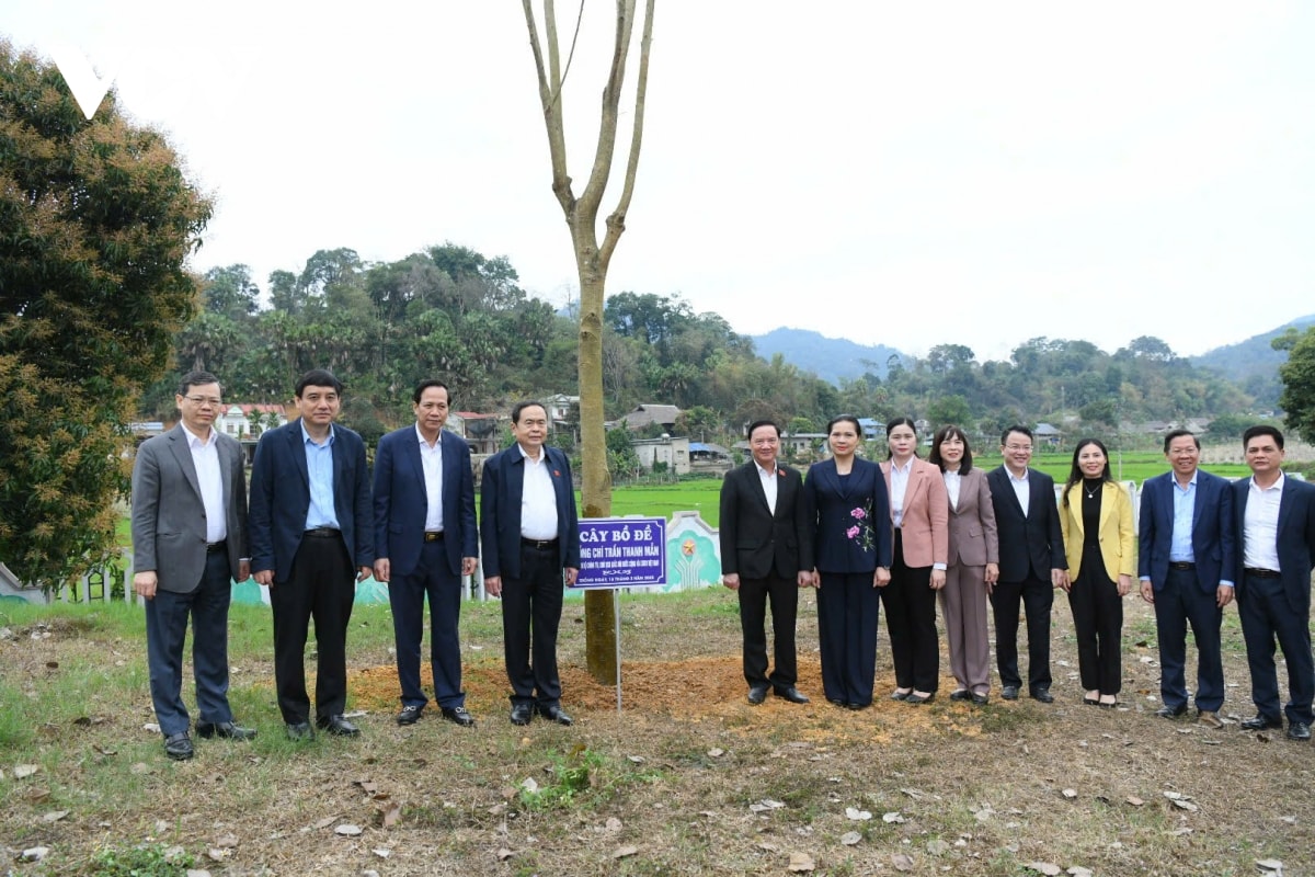 chủ tịch quốc hội dâng hương tại khu di tích lịch sử quốc gia đặc biệt tân trào hình ảnh 5 chu tich quoc hoi dang huong tai khu di tich lich su quoc gia dac biet tan trao hinh anh 5