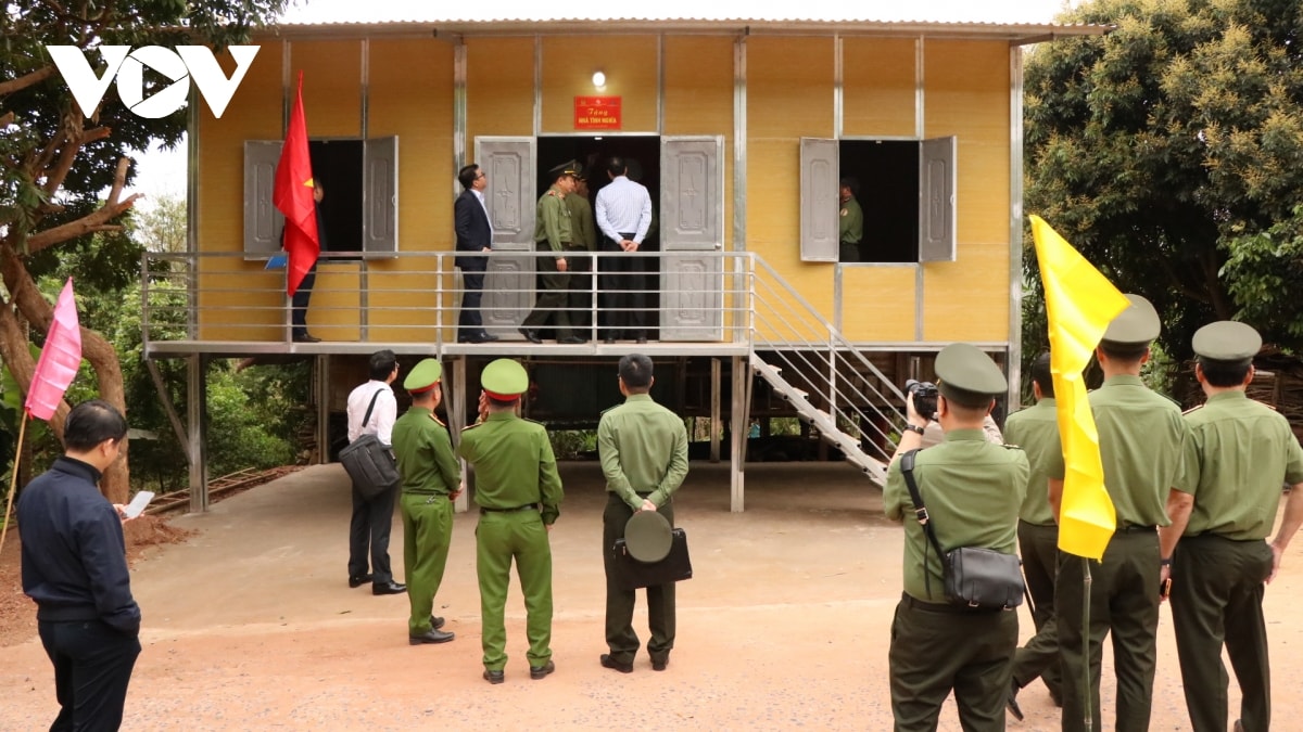lan tỏa niềm vui từ những ngôi nhà mới cho bà con nghèo vùng cao tỉnh quảng trị hình ảnh 2 lan toa niem vui tu nhung ngoi nha moi cho ba con ngheo vung cao tinh quang tri hinh anh 2