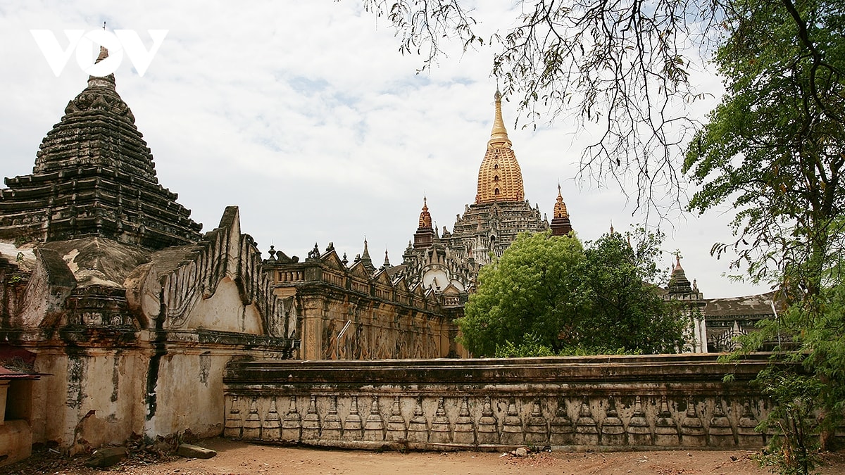 ngam ve dep cua nhung ngoi den nghin tuoi truoc con dong dat lich su o myanmar hinh anh 3