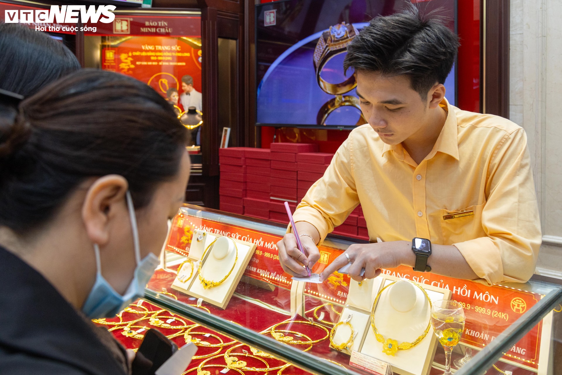 Giá vàng lập đỉnh, có nên mua lúc này? (Ảnh minh họa: Minh Đức)