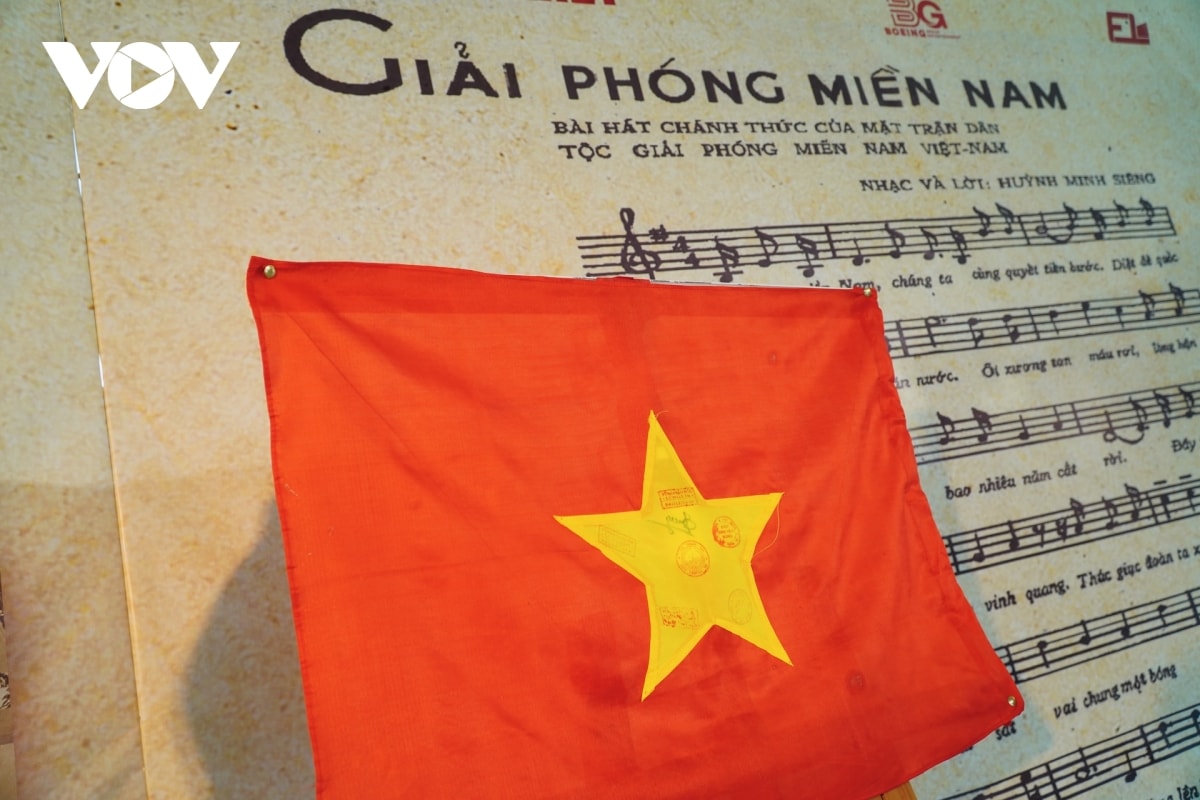  noi - ban giao huong hoa binh cua sinh vien truong cD phat thanh - truyen hinh ii hinh anh 2